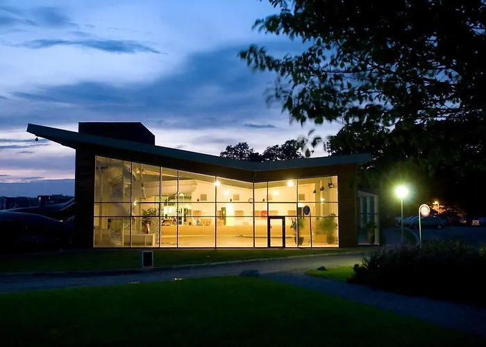 8 Person On A In Nyaraló