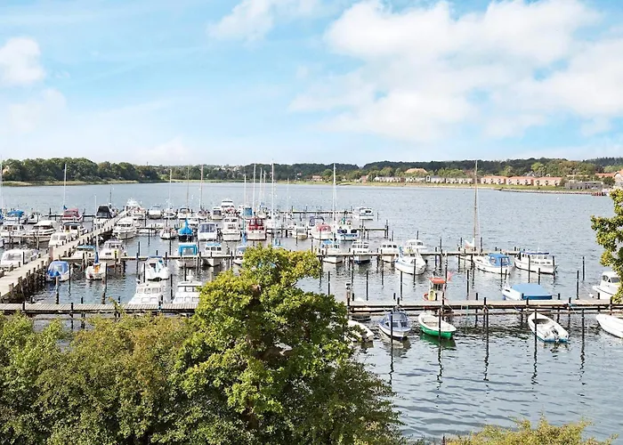 Nyaraló 8 Person On A In *